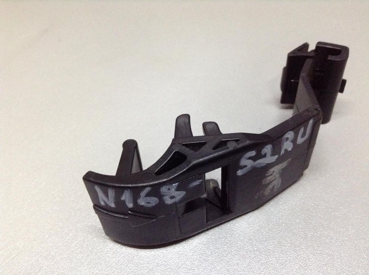 кронштейн радиатора BMW 5 серия E34 1995, 1.8 л., M43 B18 (184E2), бензин, АКПП, седан, 1723341 - фото №1