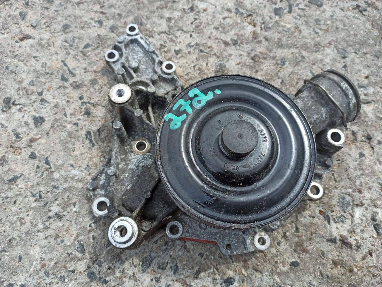 помпа Mercedes-Benz C-Класс W204/S204 2009, 3.0 л., M 272.948, бензин, A2722020510 - фото №1