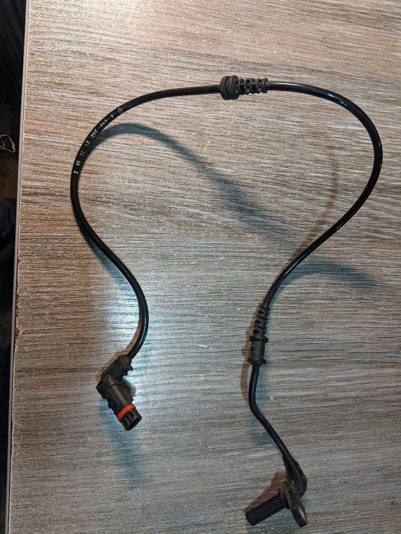 датчик ABS Mercedes-Benz E-Класс W212/S212/C207/A207 2010, 2.2 л., дизель, АКПП, седан, задний привод, правый руль, A2125400117 - фото №1