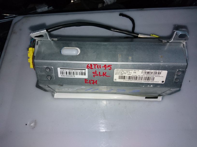 подушка безопасности пассажира Mercedes-Benz SLK-Класс R171 2006, 3.5 л., M 272.963, бензин, АКПП, серебристый, кабриолет, A1718600305 - фото №1