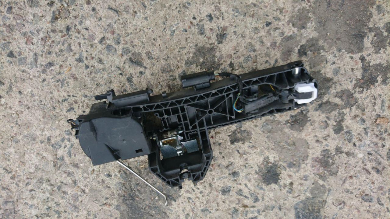 скелет ручки двери передней левой Mercedes-Benz GL-Класс X166 2013, 3.0 л., OM 642.826, дизель, АКПП, коричневый, внедорожник 5 дв., A2047602334 - фото №1