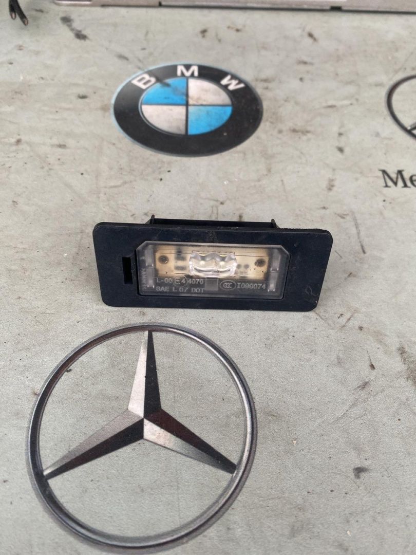 подсветка номера BMW X3 F25 2011, 3.0 л., N52 B30, бензин, 7193293 - фото №1