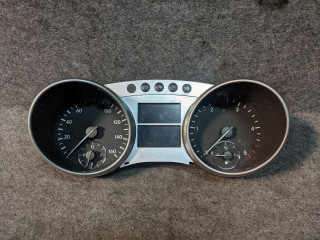 щиток приборов (приборная панель) Mercedes-Benz M-Класс W164 [рестайлинг] 2010, 3.0 л., OM 642.820, дизель, АКПП, серебристый, внедорожник 5 дв., правый руль, 2519003300, A2519003300, A2C53361677