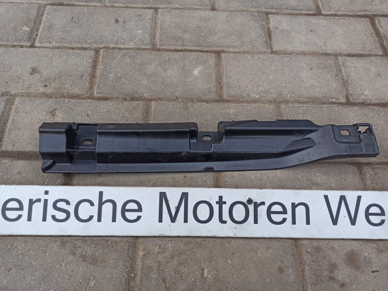 Кронштейн накладки на порог BMW i4 G26 2022, электро, АКПП, 8737089 - фото №1