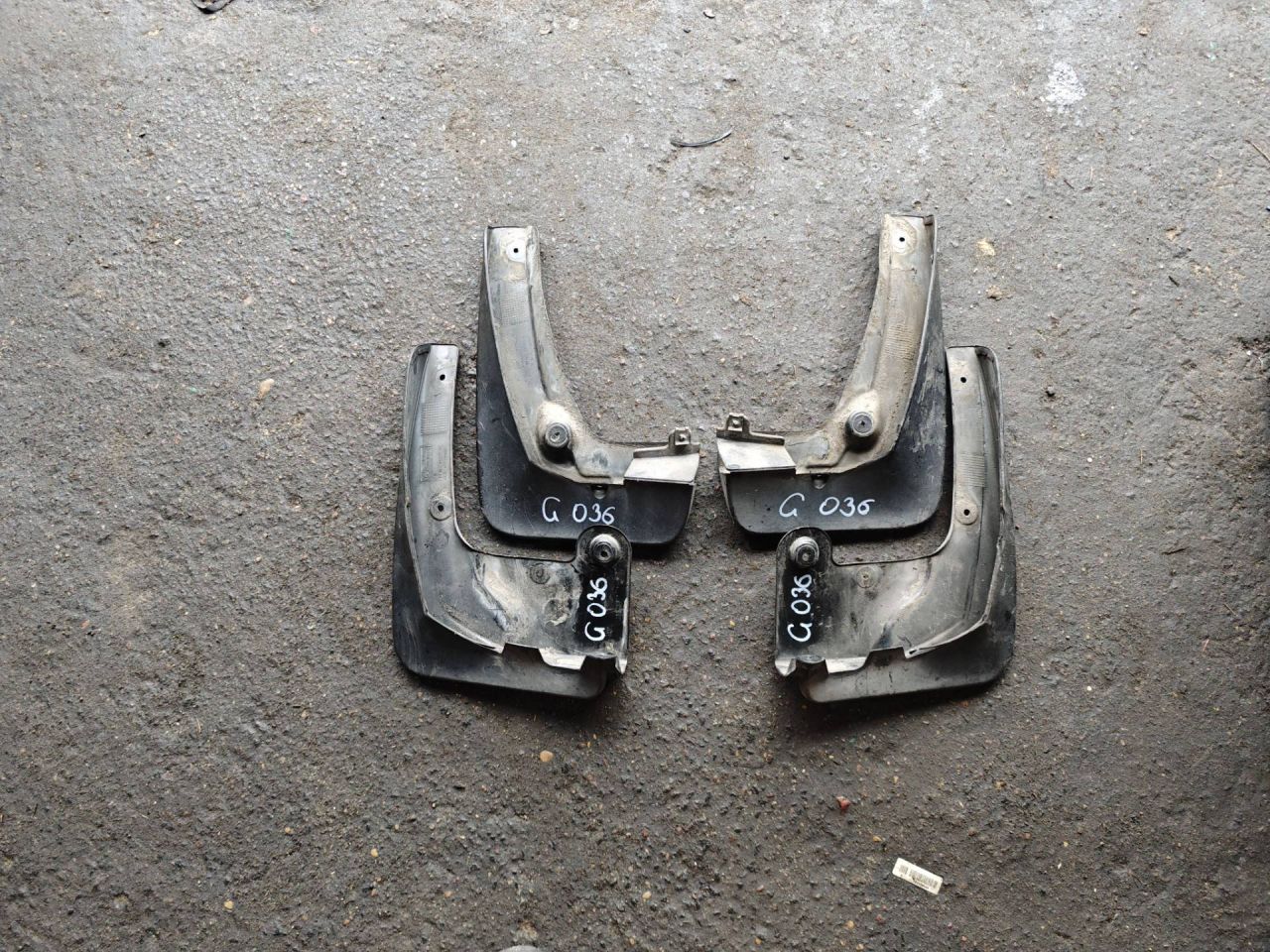 брызговик BMW X3 F25 2011, 3.0 л., N52 B30, бензин, 2156541, 2156542, 2183642, 2183643 - фото №1