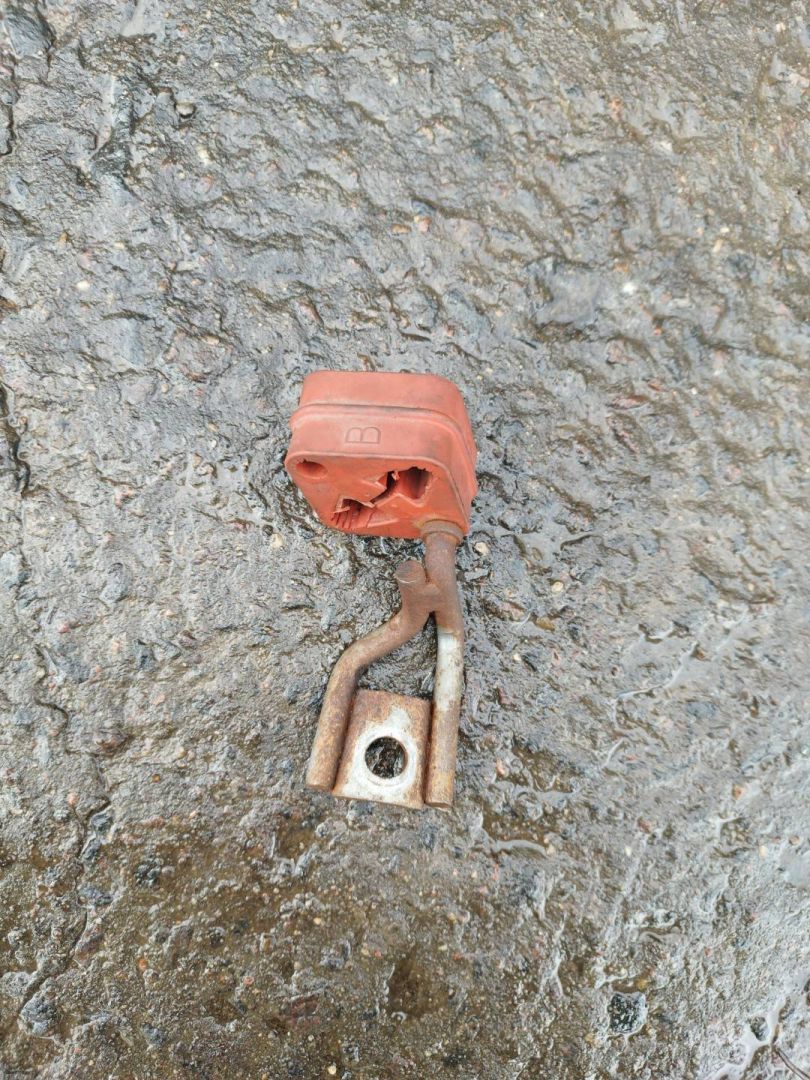 кронштейн глушителя BMW 2010, 3.5 л., бензин, 7585359 - фото №1