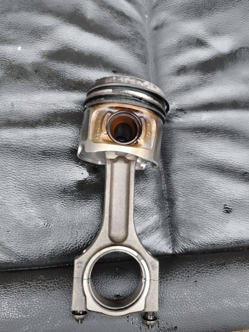 поршень BMW X1 E84 2010, 2.0 л., N47 D20 C, дизель - фото №1