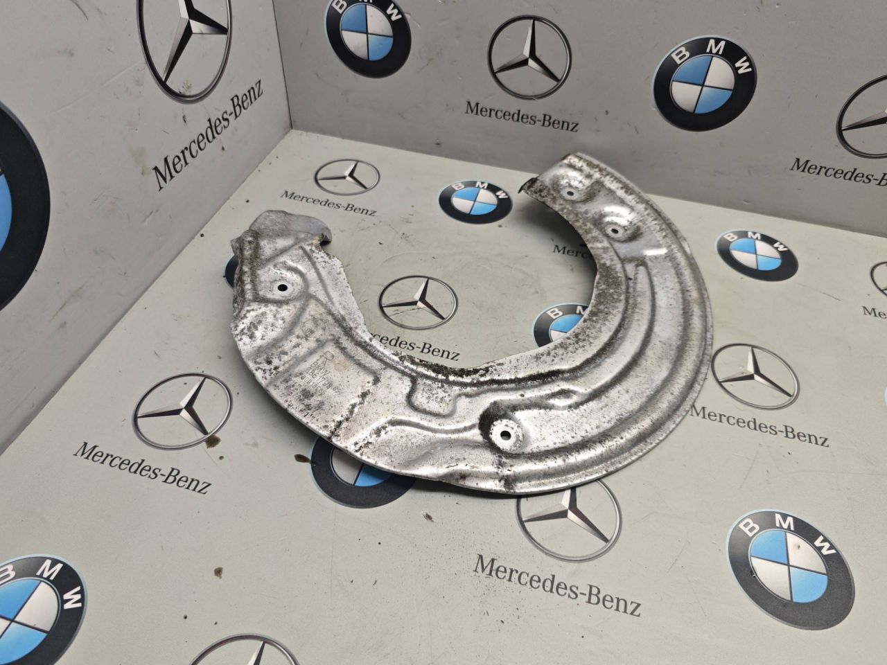 защитный кожух тормозного механизма BMW 6 GT G32 2019, 3.0 л., B58B30, бензин, 6861798 - фото №1