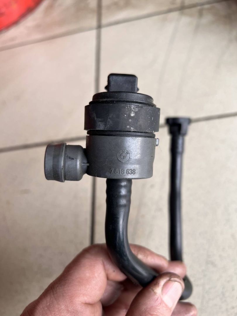 клапан вентиляции топливного бака BMW 7 серия F01/F02 2011, 3.0 л., N52 B30, бензин, 7618638 - фото №1
