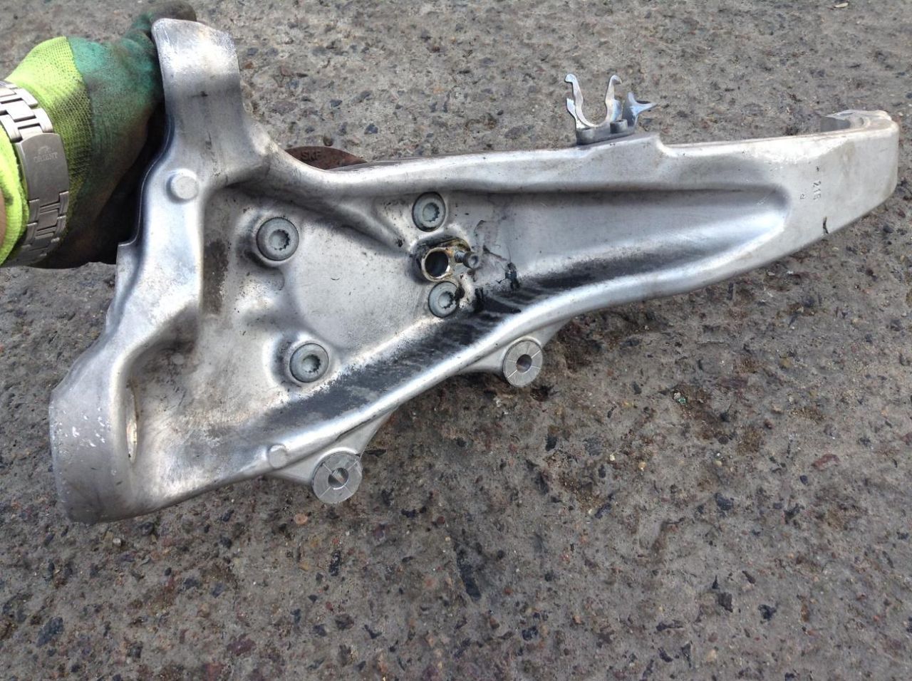 кулак поворотный правый BMW 2012, 3.0 л., N55 B30 A, бензин, АКПП, хетчбэк 5 дв. - фото №1