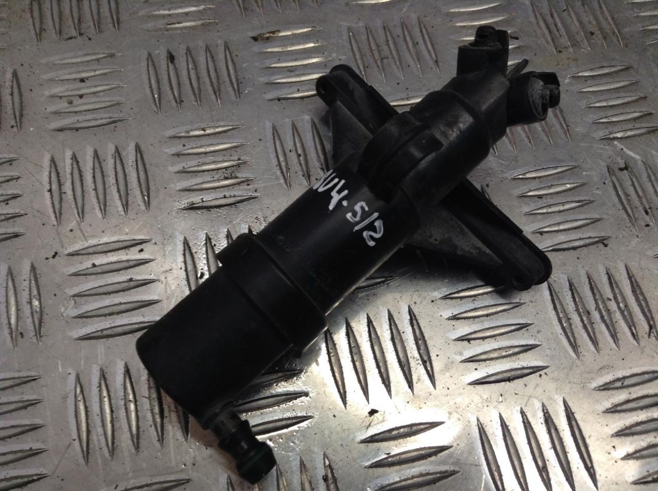 форсунка омывателя фары левая BMW 5 серия E60/E61 2005, 3.0 л., дизель, АКПП, универсал - фото №1