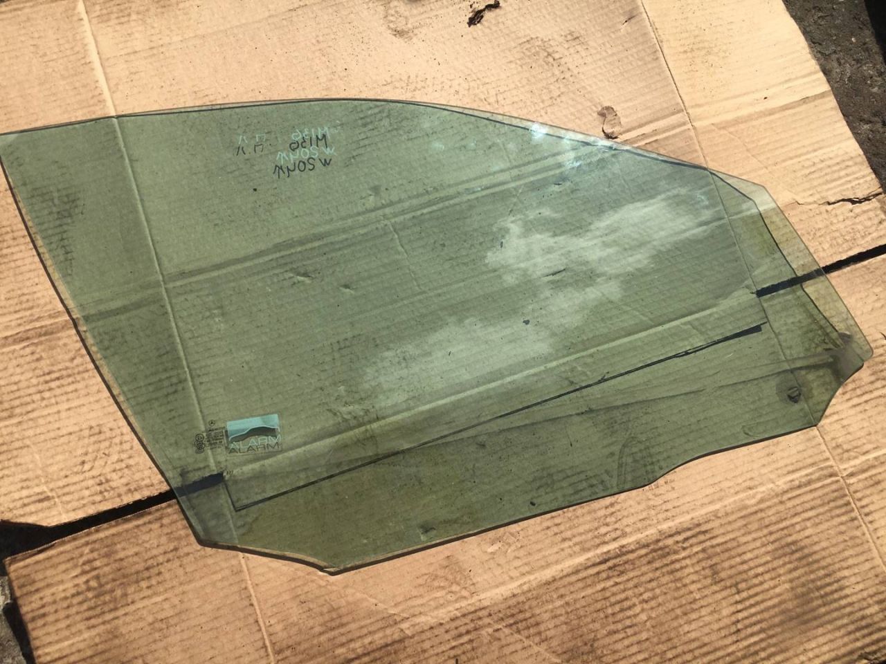 стекло двери передней правой Mercedes-Benz 2013, 2.1 л., OM 651.913, дизель, АКПП, седан - фото №1