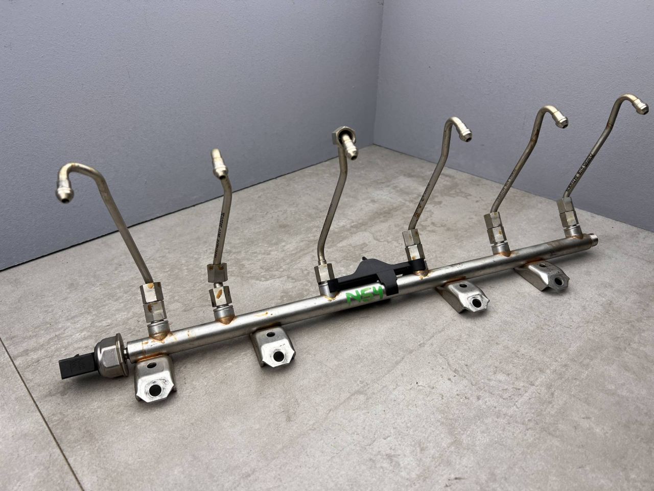 топливная рампа BMW 5 серия E60/E61 (2002 - 2007), 3.0 л., N54 B30 A, бензин, 7575480 - фото №1