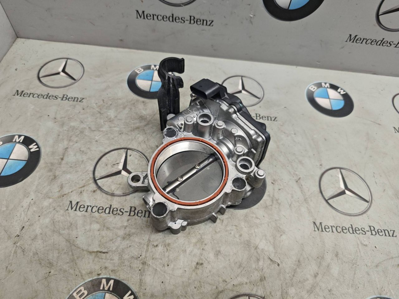 заслонка дроссельная BMW 2025, 3.0 л., бензин, 9847189 - фото №1