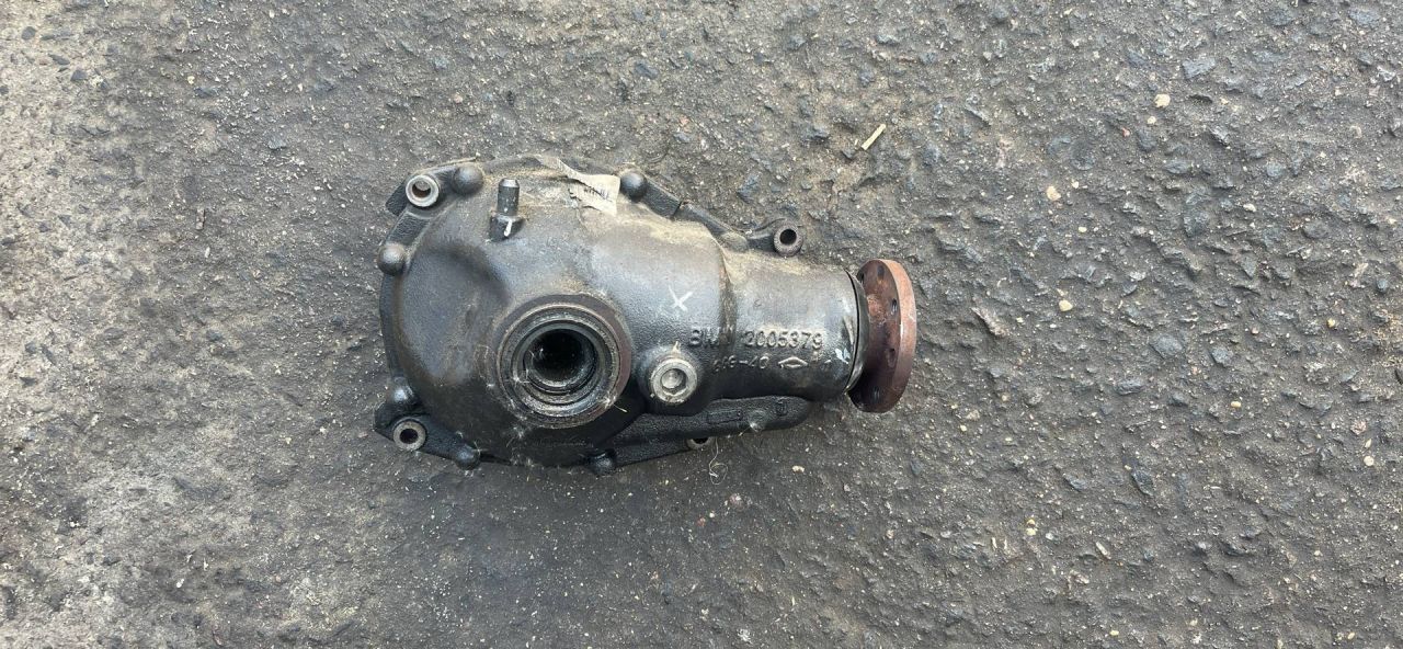 редуктор переднего моста BMW X3 E83 2005 - фото №1