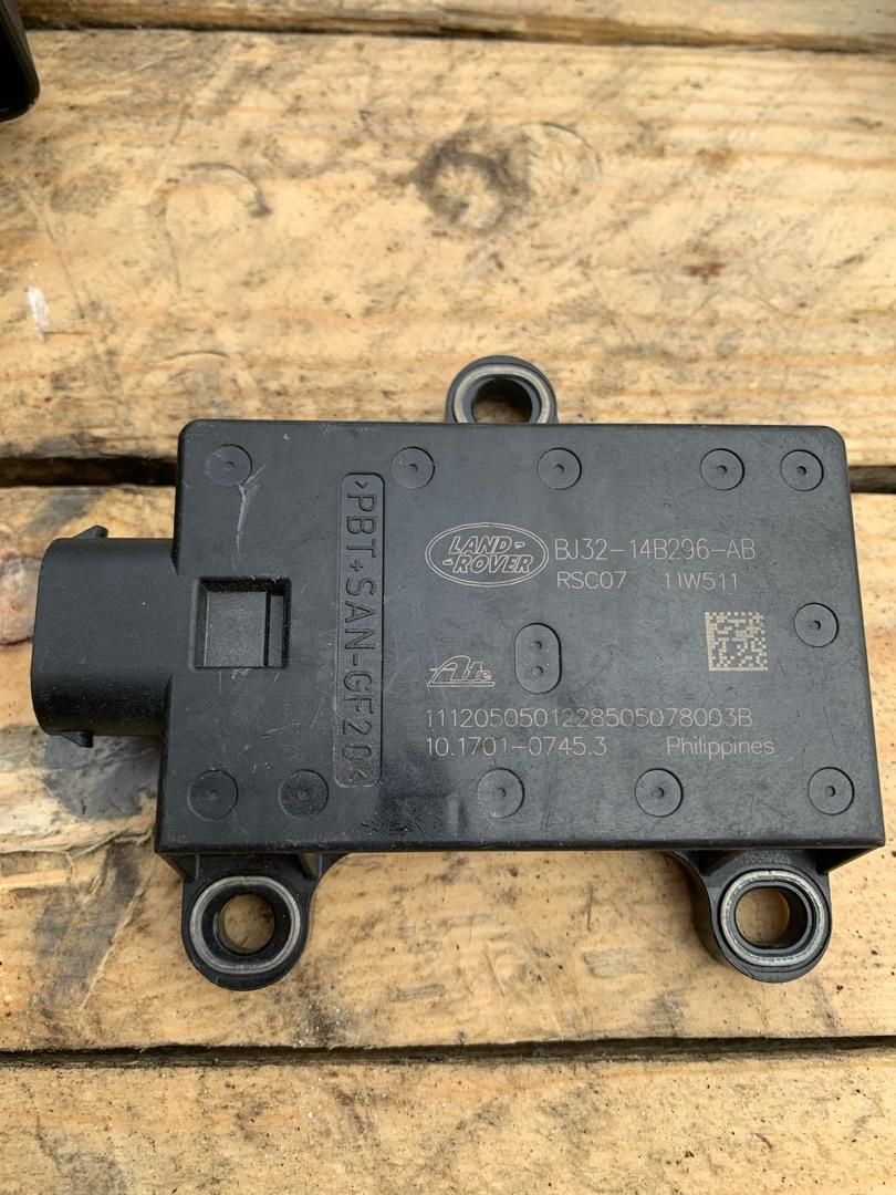 датчик ускорения Land Rover Range Rover Evoque L538 2012, 2.2 л., 224DT, дизель, АКПП, внедорожник 5 дв., BJ3214B296AB - фото №1