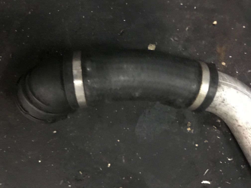 патрубок интеркулера BMW 5 серия E60/E61 2005, 2.0 л., дизель, АКПП, седан, 11617790090, 11617798101 - фото №1