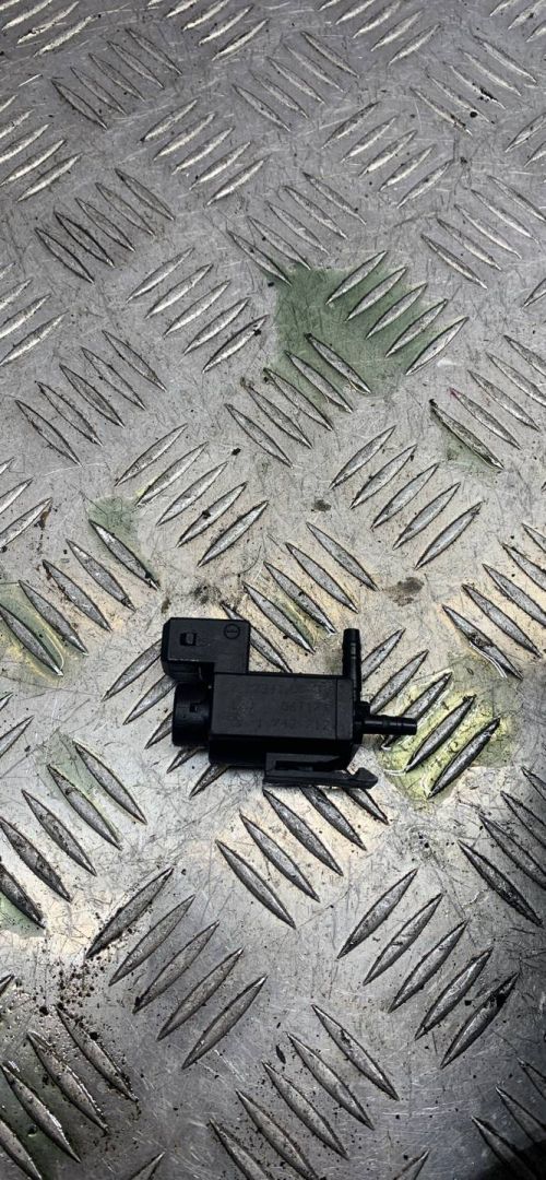 электромагнитный клапан BMW 3 серия E90/E91/E92/E93 2006, 3.0 л., дизель, 742712 - фото №1