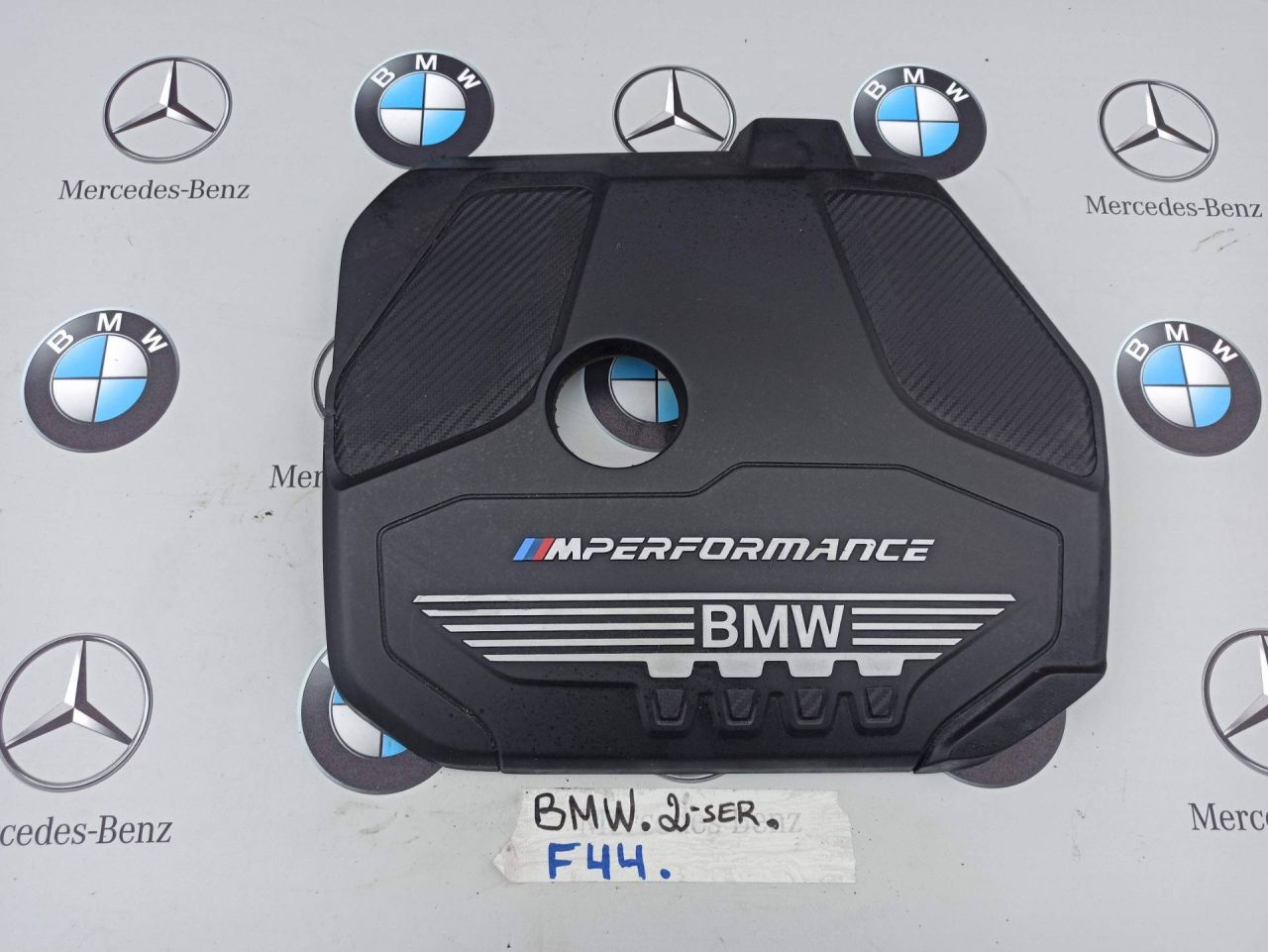 декоративная крышка двигателя BMW 2 серия F44 2020, 2.0 л., бензин, хетчбэк 5 дв., полный привод, 8661683 - фото №1