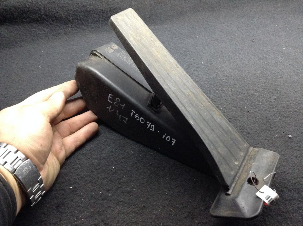 педаль BMW 2008, 2.0 л., N47 D20 A, дизель, АКПП, хетчбэк 5 дв., 6786589 - фото №1