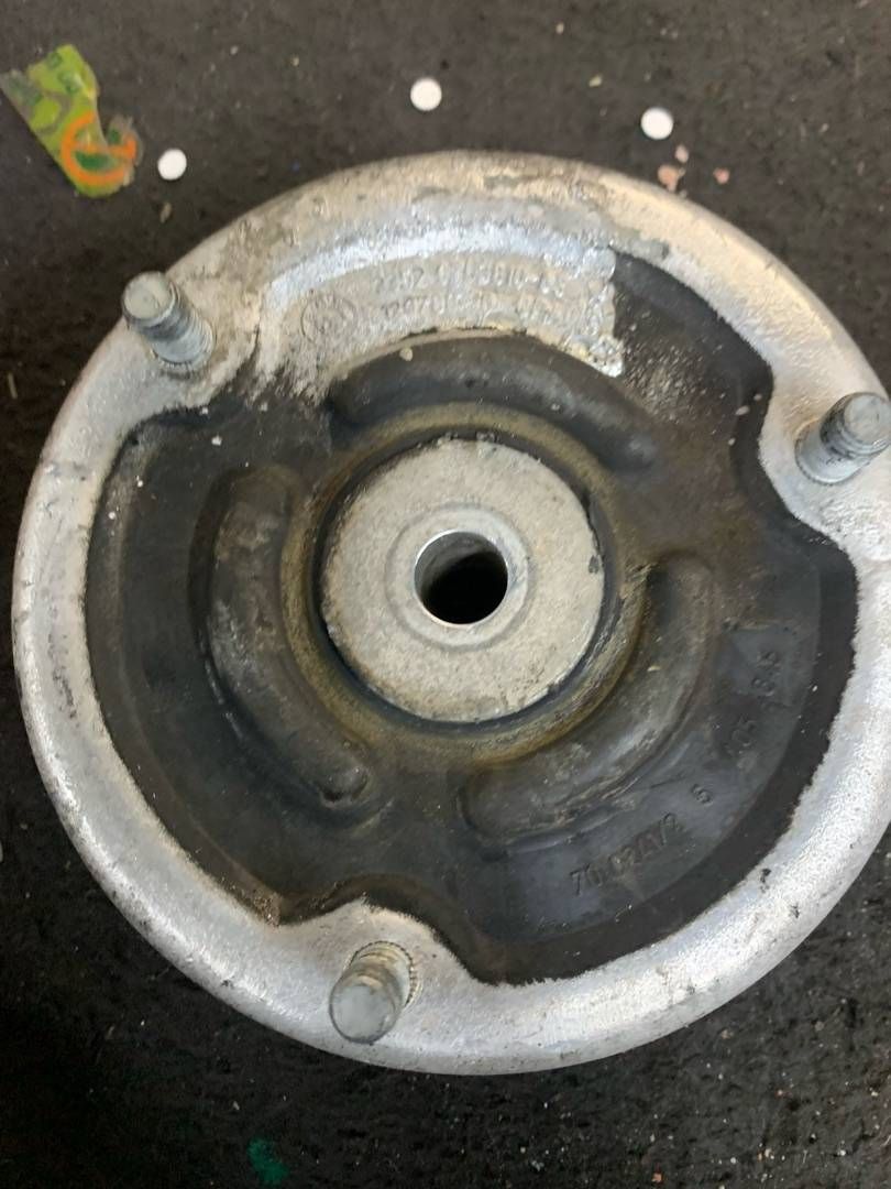 опора амортизатора верхняя (чашка) BMW 5 серия E60/E61 2006, 6753810 - фото №1