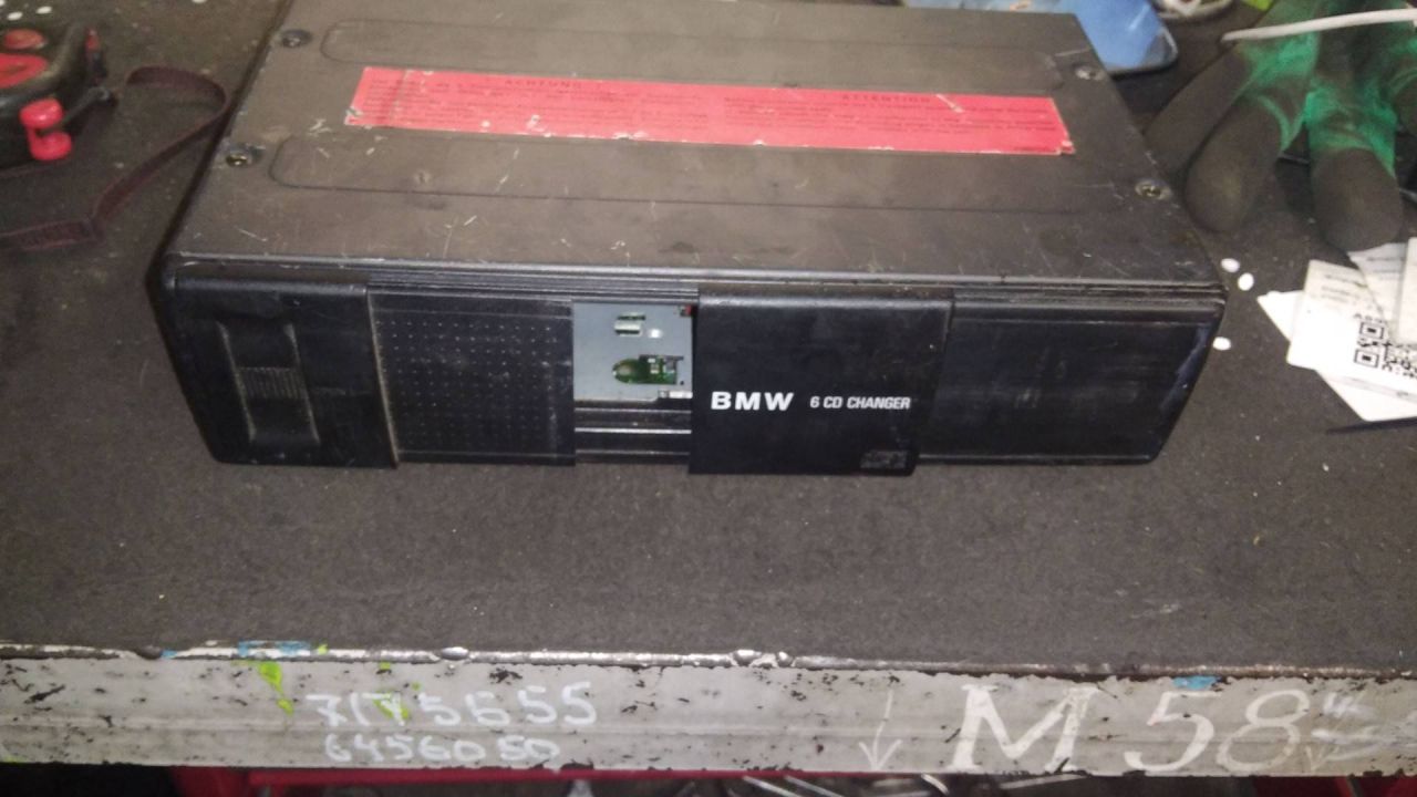 CD-чейнджер BMW 5 серия E39 1997, 2.0 л., бензин, АКПП, седан, 8361584, 6908948 - фото №1