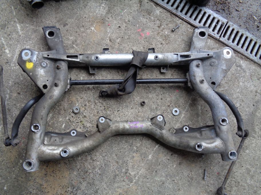 балка подвески передняя (подрамник) Mercedes-Benz 2013, 2.1 л., OM 651.913, дизель, АКПП, седан, A2126280057 - фото №1