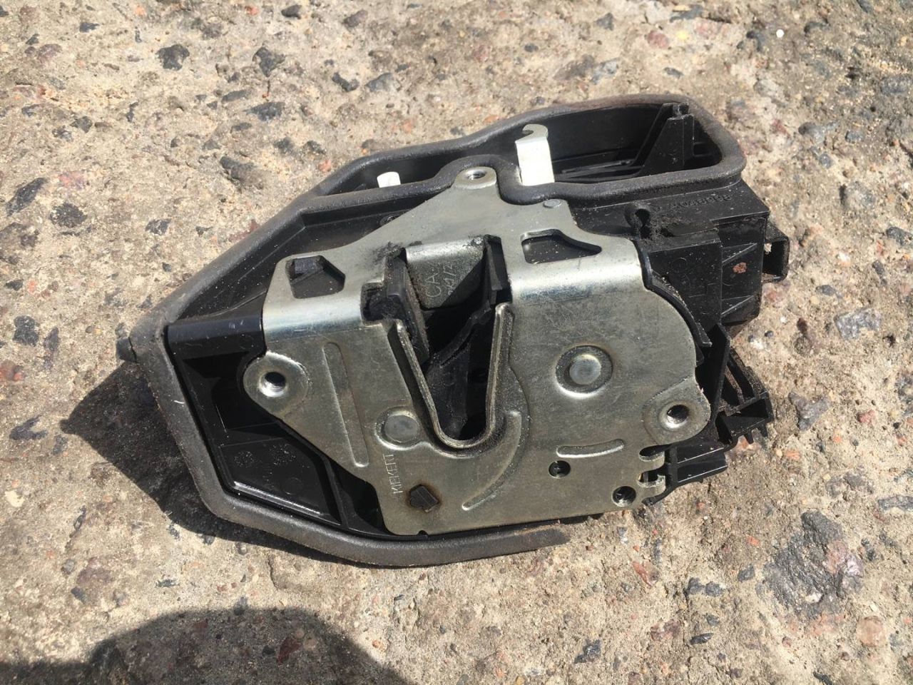 замок двери задней левой BMW 5 серия E60/E61 2007, 3.0 л., N54 B30 A, бензин, АКПП, белый, седан, задний привод - фото №1