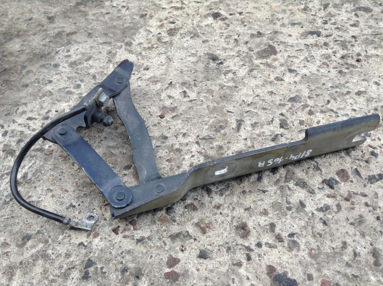 петля капота правая BMW 5 серия E60/E61 2006, 3.0 л., дизель, АКПП, синий, седан - фото №1