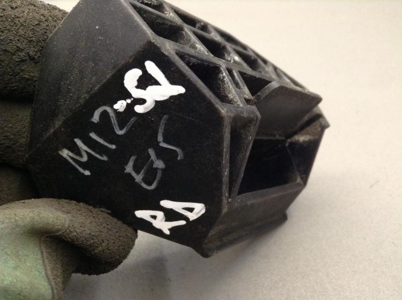 кронштейн радиатора BMW 7 серия E65/E66/E67 2003, 4.4 л., бензин, АКПП, седан, 7508016 - фото №1