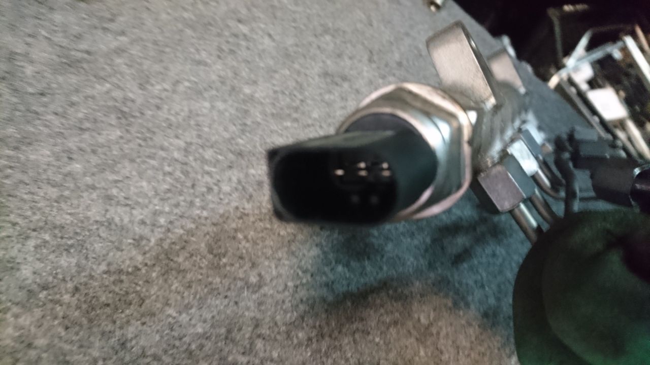 Клапан ТНВД Mercedes-Benz E-Класс W212/S212/C207/A207 2012, 2.1 л., OM 651.924, дизель, АКПП, темно-серый, седан, A0009052701 - фото №1