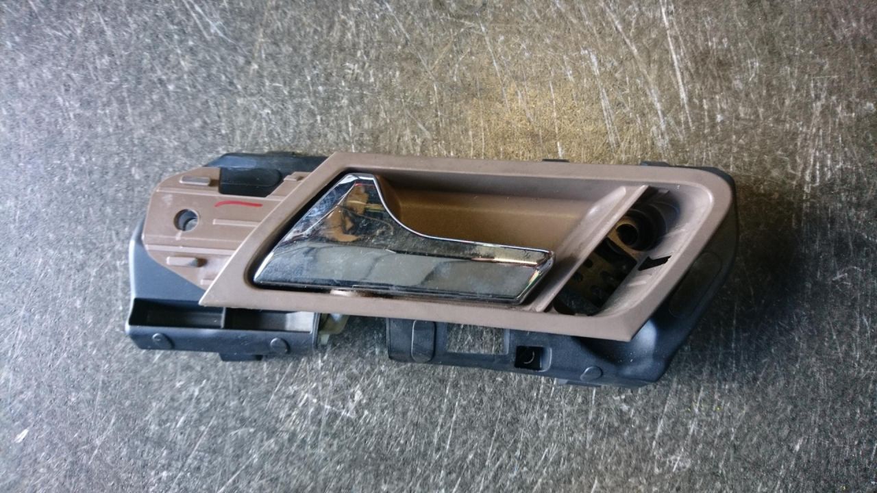 ручка внутренняя передняя левая Mercedes-Benz M-Класс W164 2006, 3.5 л., M 272.967, бензин, АКПП, внедорожник 5 дв., правый руль - фото №1