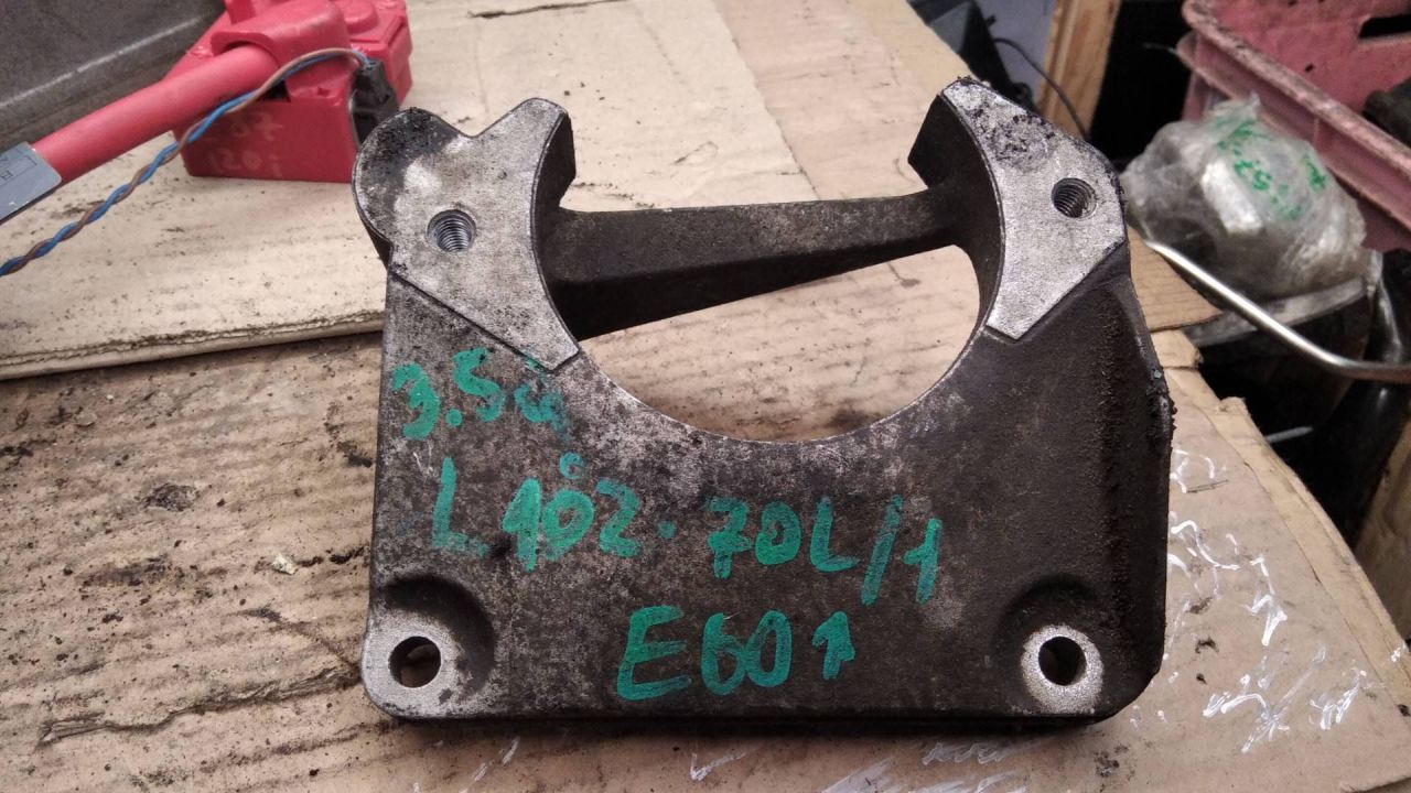 кронштейн (крепление) BMW 5 серия E60/E61 2007, 3.0 л., дизель, АКПП, седан - фото №1