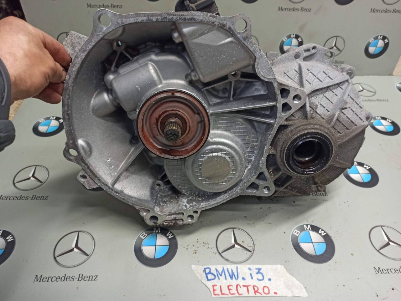 редуктор заднего моста BMW i3 L01 2015, 7613558, 8609127, 7613560 - фото №1