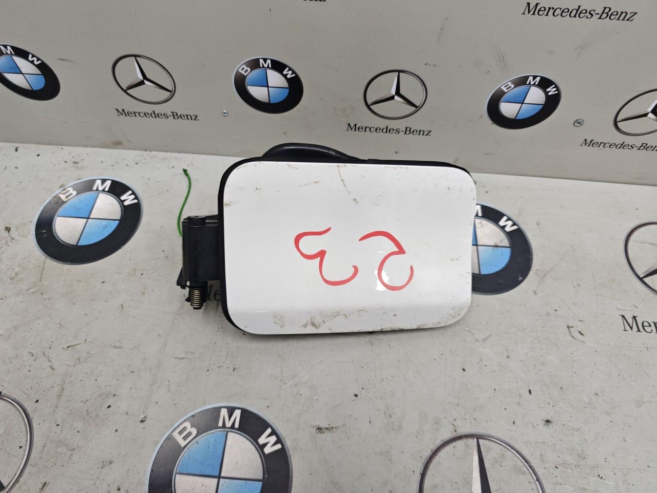 лючок топливного бака BMW 2 серия Active Tourer F45 2015, 2.0 л., бензин, 7332361 - фото №1