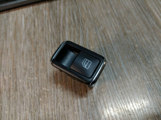 кнопка стеклоподъемника двери задней правой Mercedes-Benz E-Класс W212/S212/C207/A207 [рестайлинг] 2013, 3.5 л., бензин, универсал, A2049058102, 2049058102