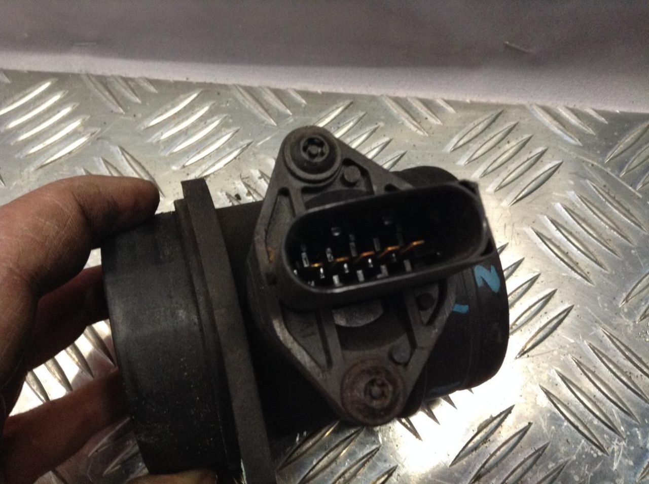 расходомер воздуха BMW 3 серия E46 2000, 2.2 л., бензин, АКПП, седан, 1438687 - фото №1