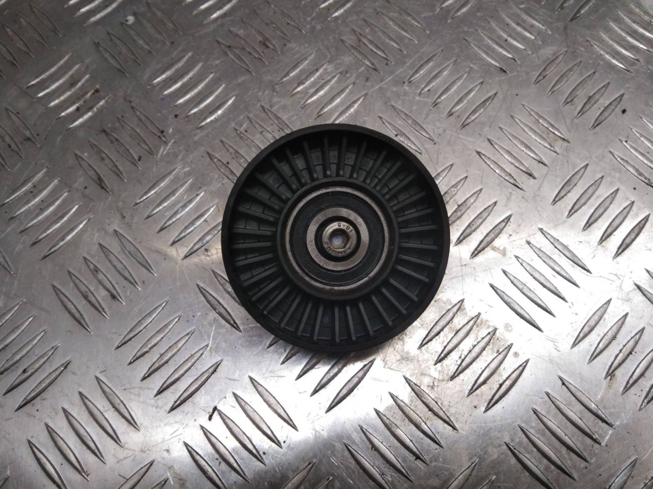 Ролик обводной BMW X5 E70 2009, 3.0 л., дизель, 7799859 - фото №1