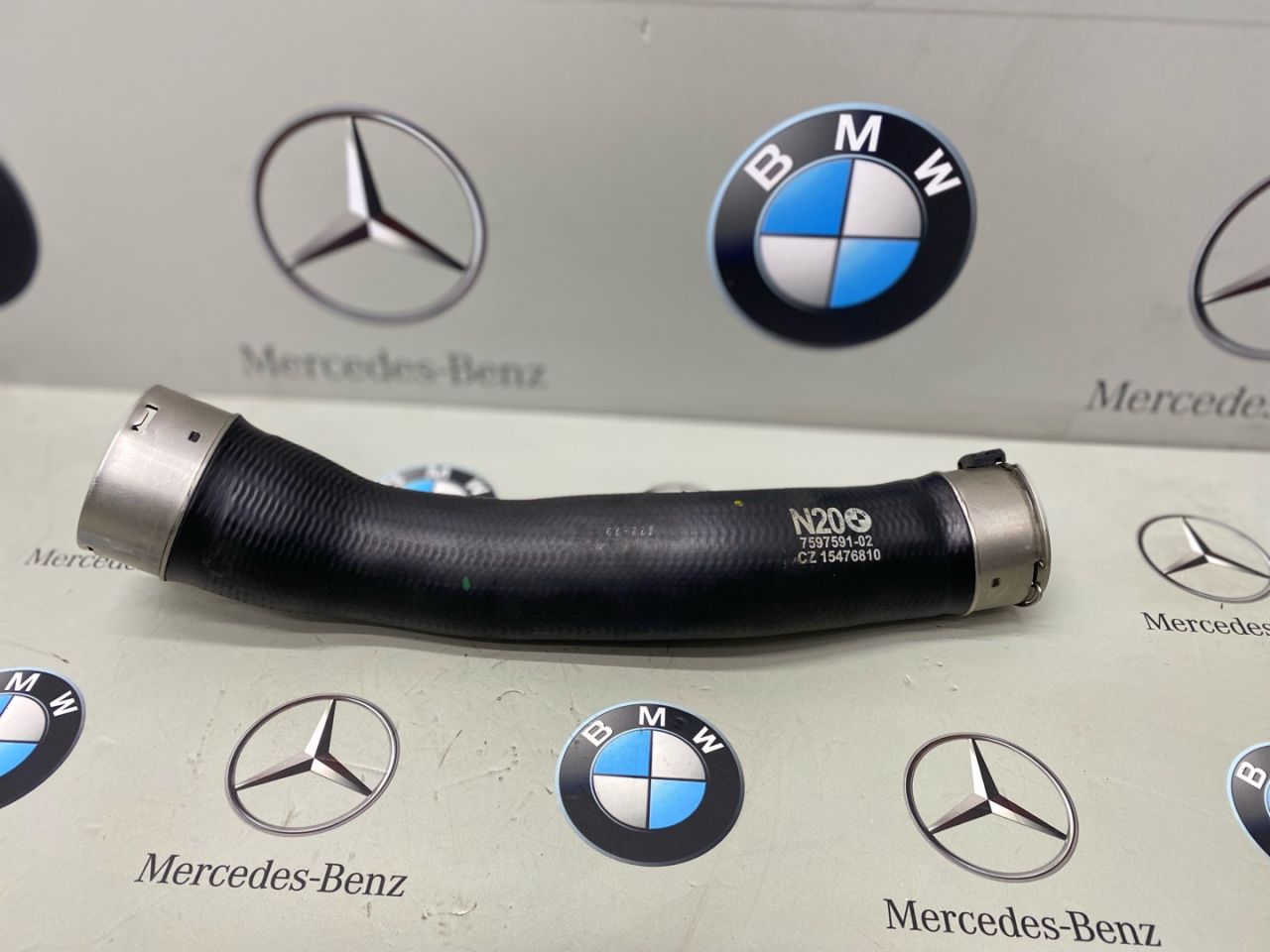 патрубок интеркулера BMW 2011, 2.0 л., N20 B20 A, бензин, 7597591 - фото №1