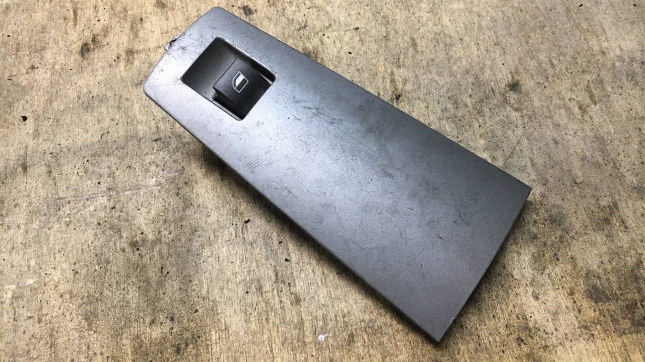 кнопка стеклоподъемника двери задней левой BMW 7 серия E65/E66/E67 2003, 4.4 л., бензин, АКПП, седан, 7024647 - фото №1