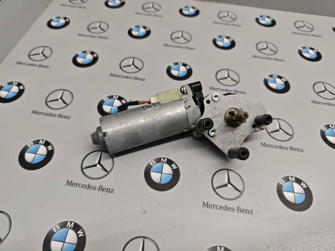 моторчик регулировки сиденья BMW X3 F25 2014, 2.8 л., бензин, 0130002631 - фото №1