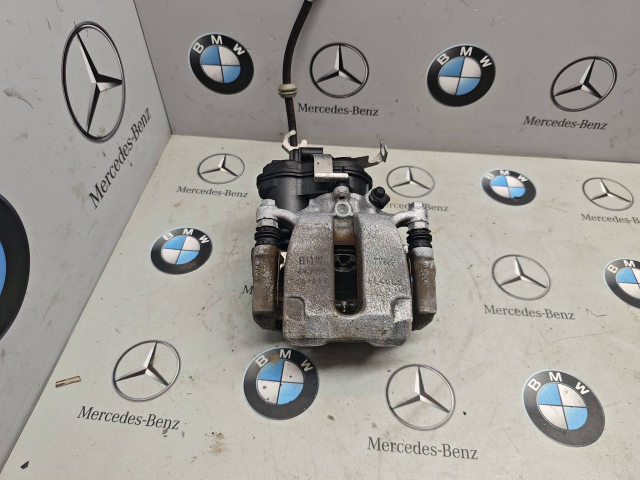 суппорт задний правый BMW 6 GT G32 2019, 3.0 л., B58B30, бензин - фото №1