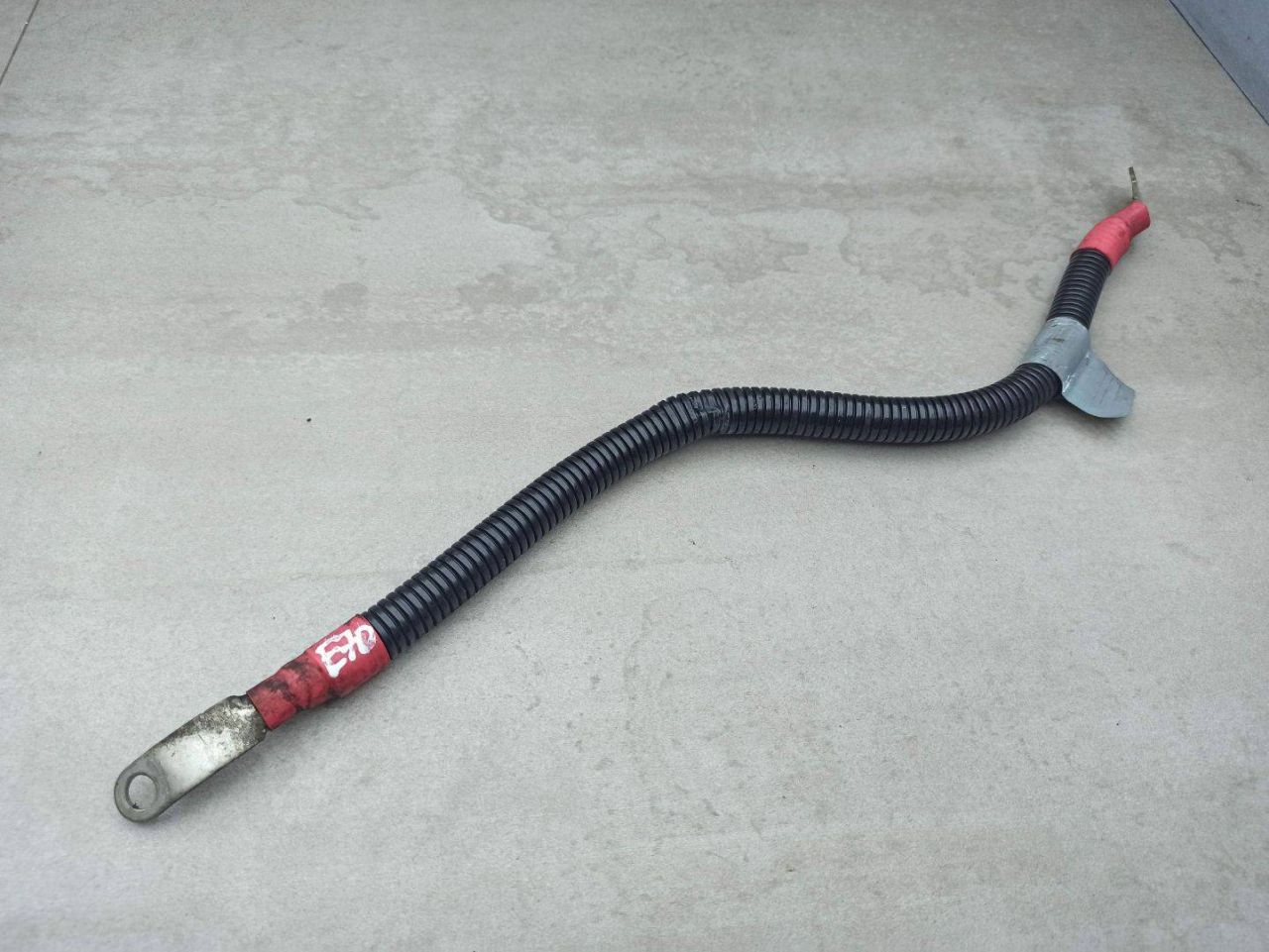 минусовой провод аккумулятора BMW X5 E70 2008, 3.0 л., дизель - фото №1