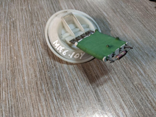 сопротивление печки Smart 2011, 1.0 л., M 132.930, бензин, АКПП, серебристый, купе, правый руль, 13744