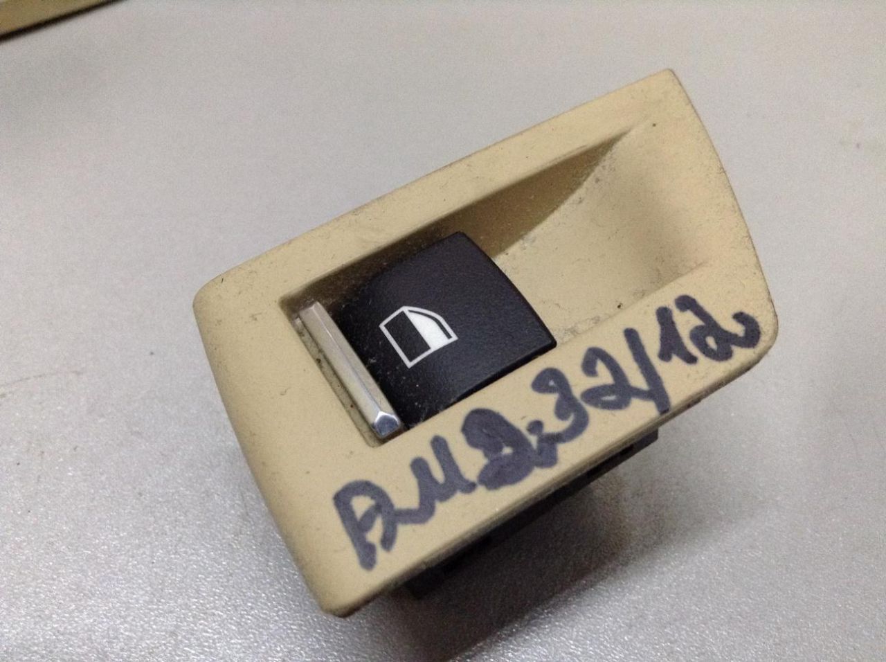 кнопка стеклоподъемника двери задней правой BMW 2016, 3.0 л., N55 B30 A, бензин, АКПП, седан, 9241949 - фото №1