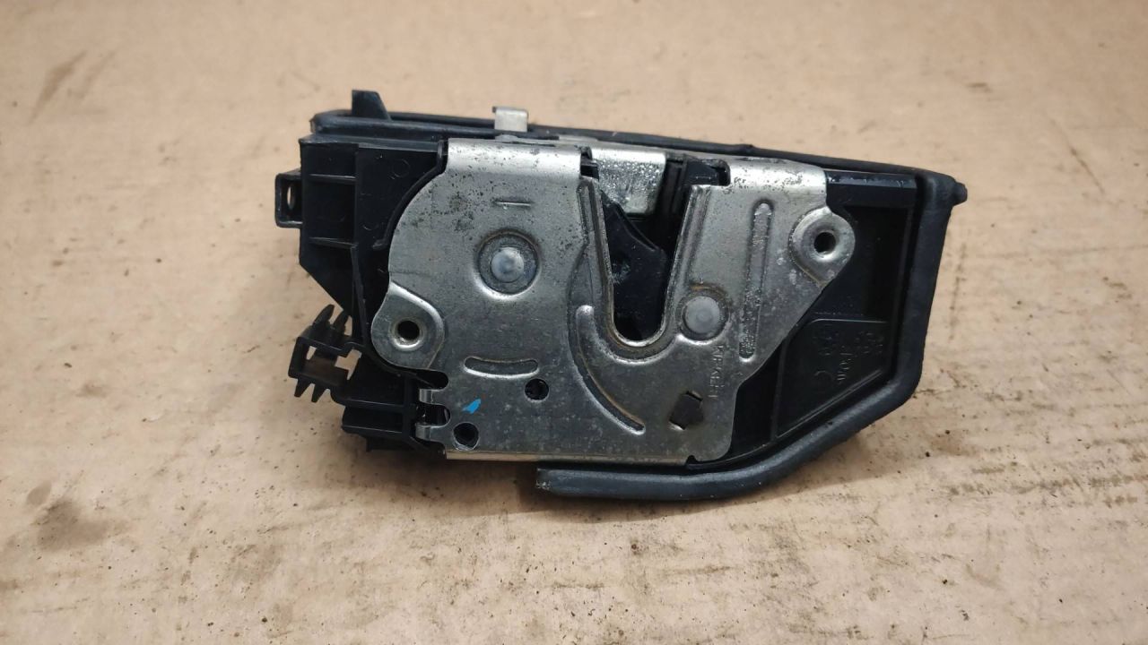 замок двери передней правой BMW 5 серия E60/E61 2007, 7167072 - фото №1