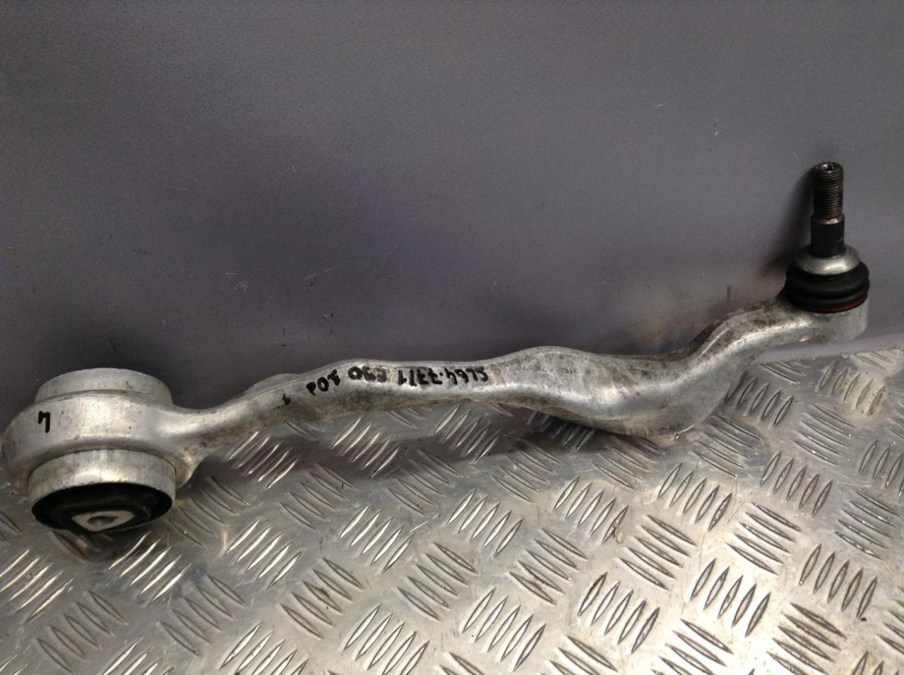 рычаг передний левый BMW 3 серия E90/E91/E92/E93 2007, 3.0 л., дизель, АКПП, седан - фото №1