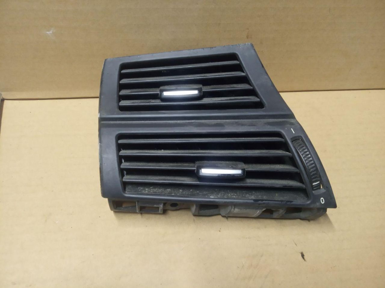 дефлектор обдува салона BMW X5 E70 2009, 3.0 л., дизель, АКПП, внедорожник 5 дв., 9227767 - фото №1