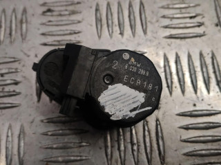 моторчик заслонки печки BMW 5 серия E60/E61 2004, 2.5 л., бензин, МКПП, синий, универсал, 6930299