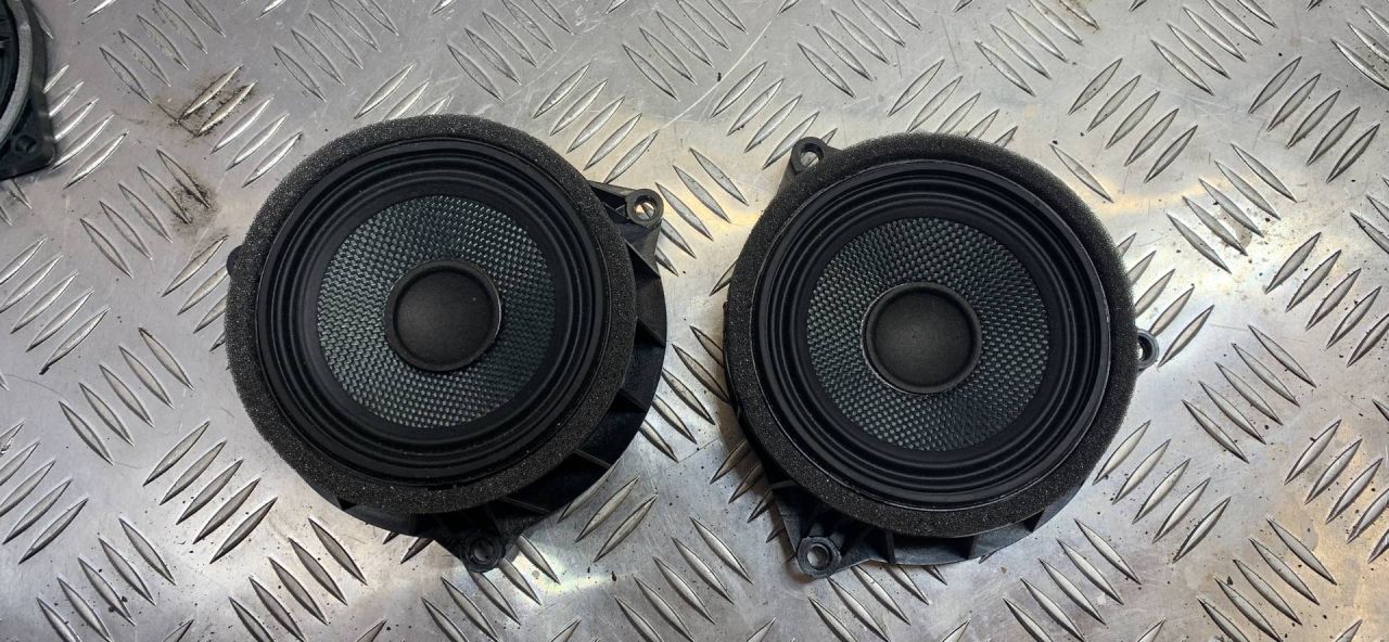 динамик двери BMW X6 F16 2017, 3.0 л., N57 D30 B, дизель, АКПП, внедорожник 5 дв., 18353410 - фото №1